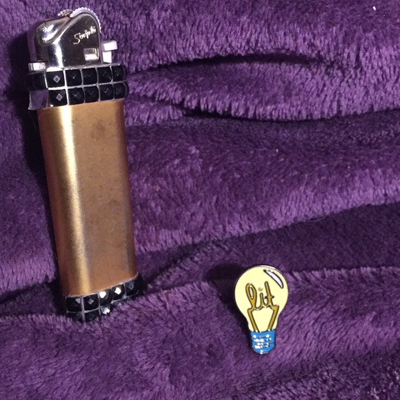 Cute “Lit” Lightbulb Pin Brooch - Picture 3 of 3